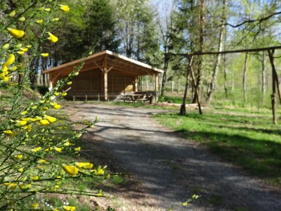 Le puit et le barbecue de Nadine et Georges MACARY à Concèze  Etang privé de 0,90 ha pour la pêche situé a moins d'un km du gîte de Leycuras