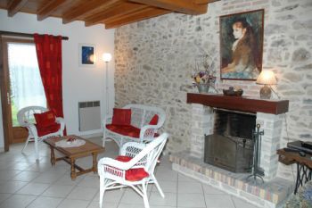 Salle &agrave; Manger : une table pour 12 personnes et 6 chaises, un bahut